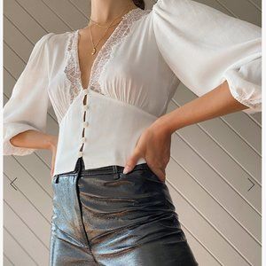 NWT Aritzia Wilfred Romance Me Blouse